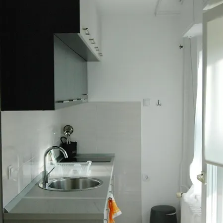 Five Apartment *