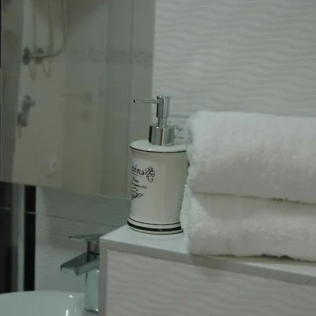 Five Apartment *